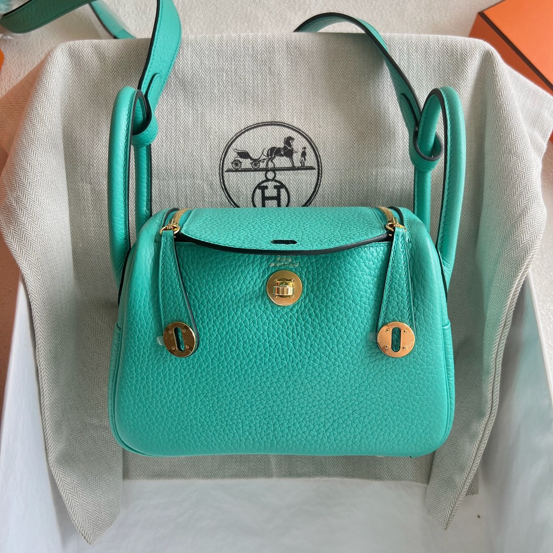 愛馬仕琳迪包價格Hermès Mini Lindy Taurillon Clémence Vert Verone維羅納綠 金色五金