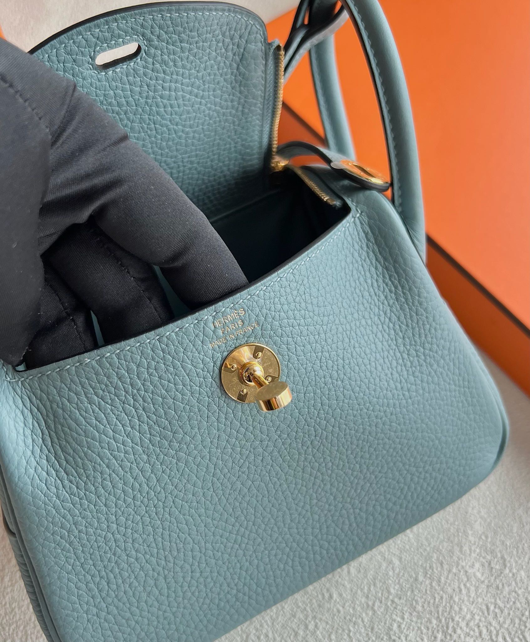 愛馬仕入門包包 Hermès Mini Lindy Taurillon Clémence 7G Ciel天青色金色五金
