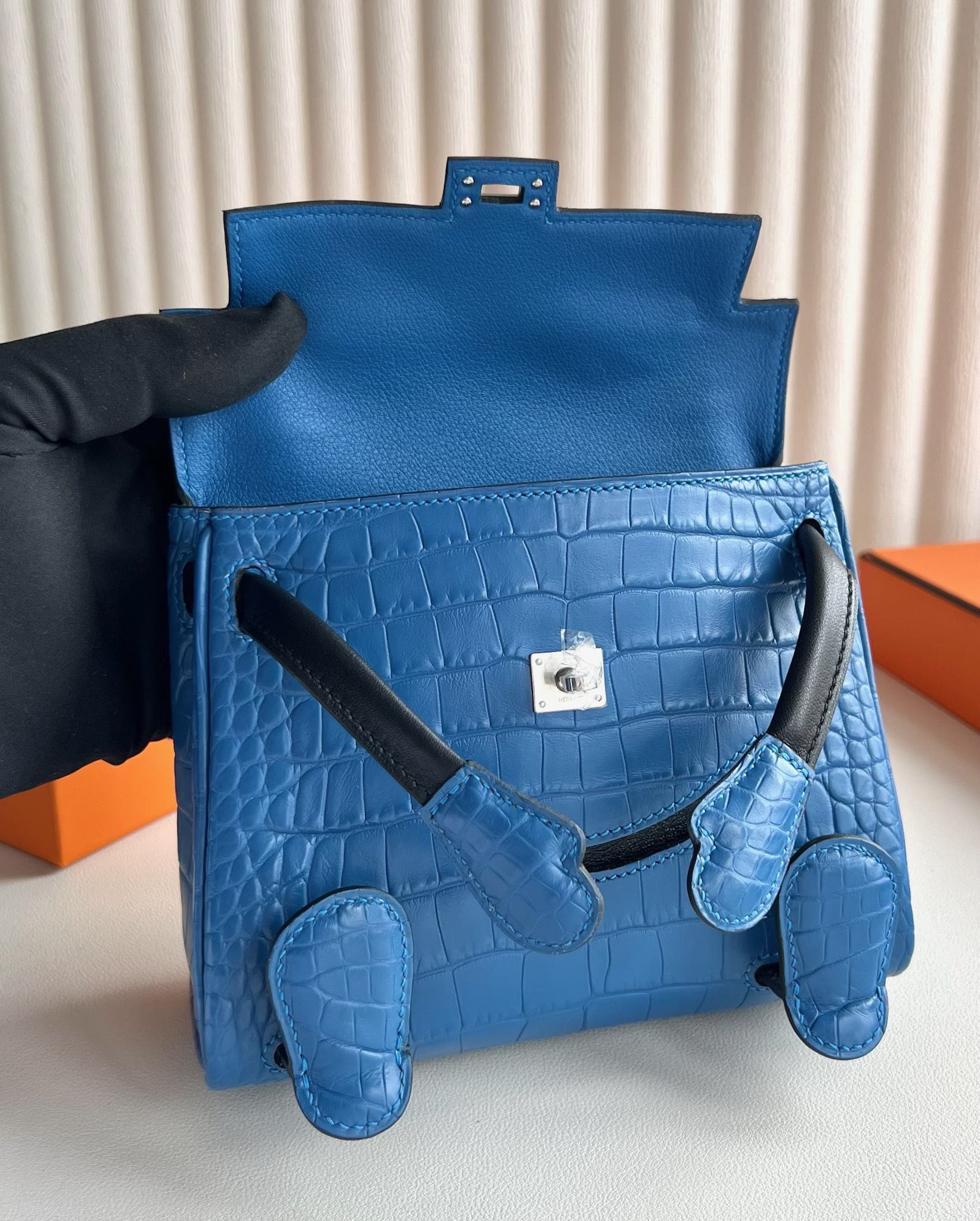 愛馬仕包包泰國旗艦店Hermès Kelly Doll 霧面美洲鱷魚皮Bleu Zellige琉璃藍 黑色銀色五金