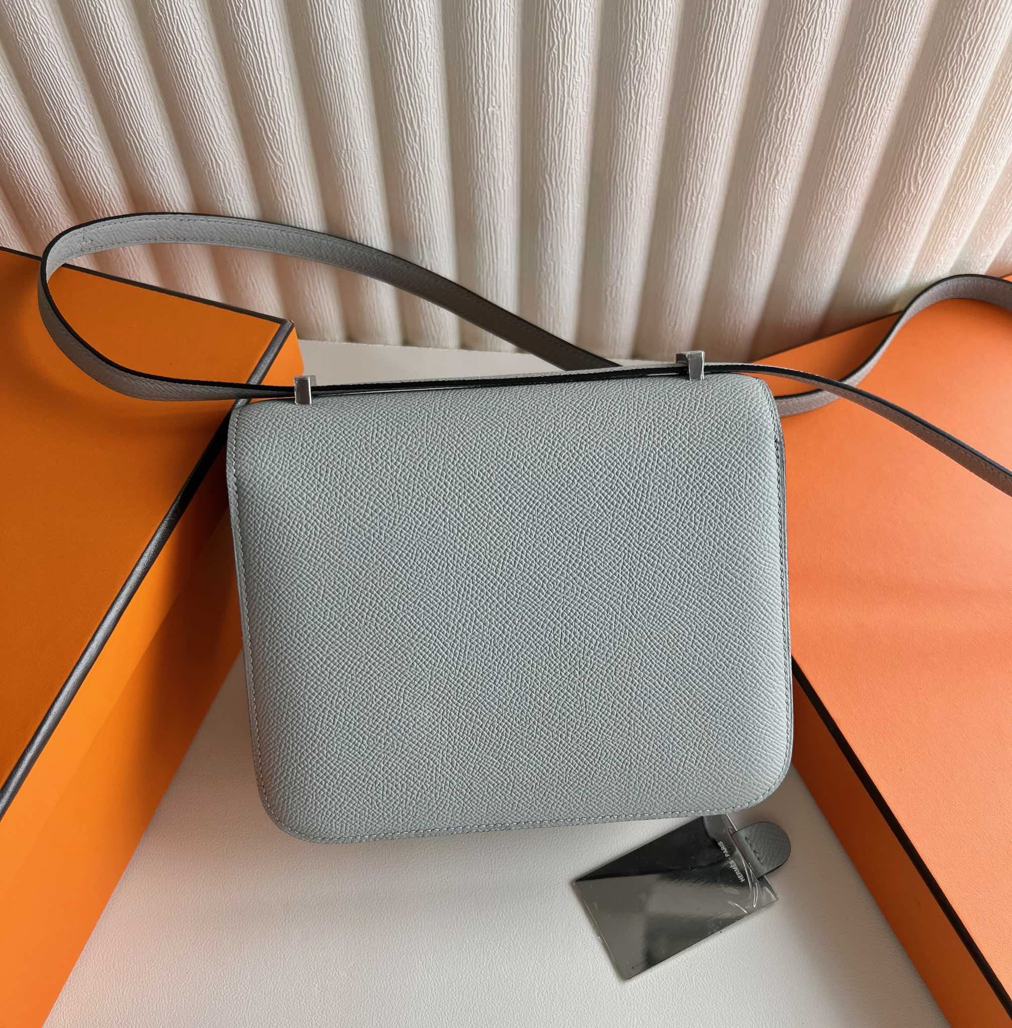 愛馬仕入門級包價格 Hermès Constance 18 Mirror Style Epsom 8U Bleu Glacier冰川藍銀色五金