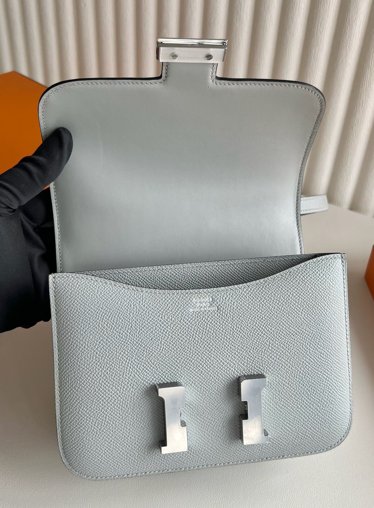愛馬仕入門級包價格 Hermès Constance 18 Mirror Style Epsom 8U Bleu Glacier冰川藍銀色五金