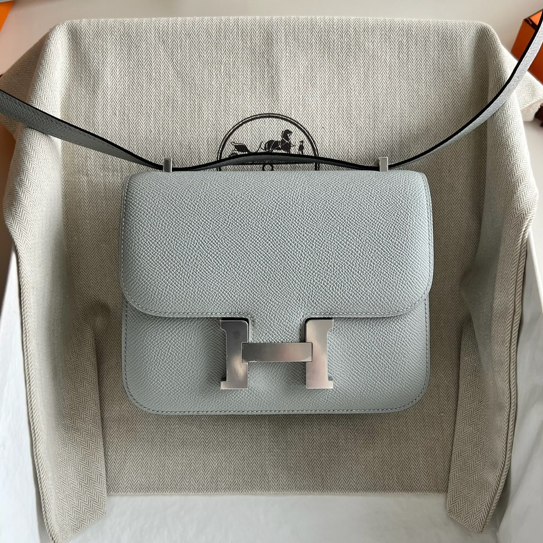 愛馬仕入門級包價格 Hermès Constance 18 Mirror Style Epsom 8U Bleu Glacier冰川藍銀色五金