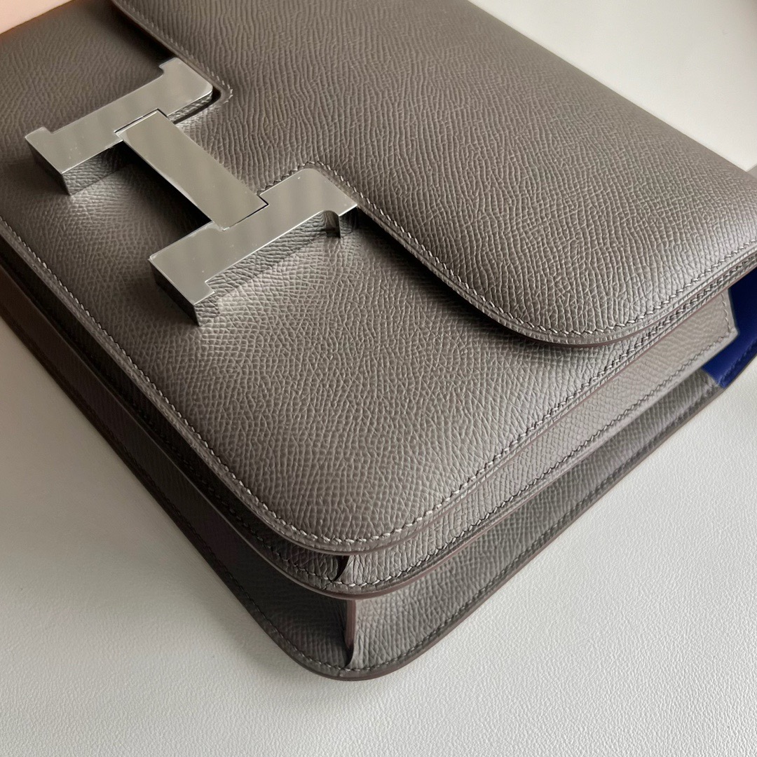 愛馬仕康康19和24尺寸哪個好 Hermès Constance 24 Epsom 8FÉtain 錫器灰內拼Bleu Electric電光藍