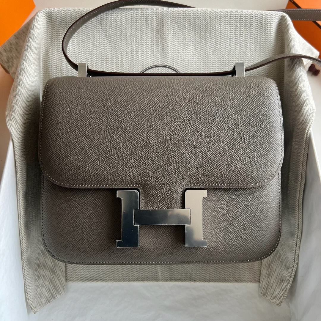 愛馬仕康康19和24尺寸哪個好 Hermès Constance 24 Epsom 8FÉtain 錫器灰內拼Bleu Electric電光藍