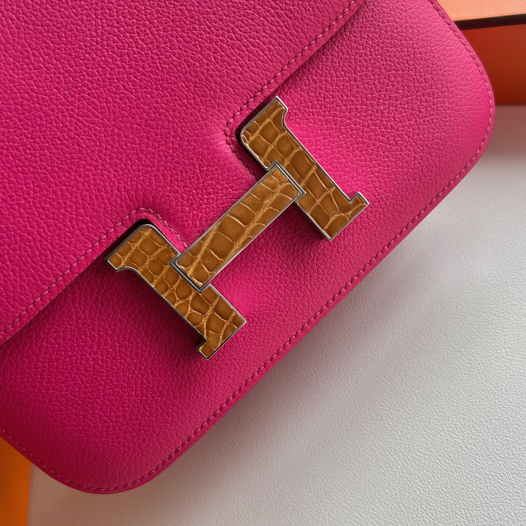 愛馬仕康康的刻印在哪 Hermès Constance 18 Evercolor 0D Rose Mexico墨西哥粉拼亮面焦糖色鱷魚扣
