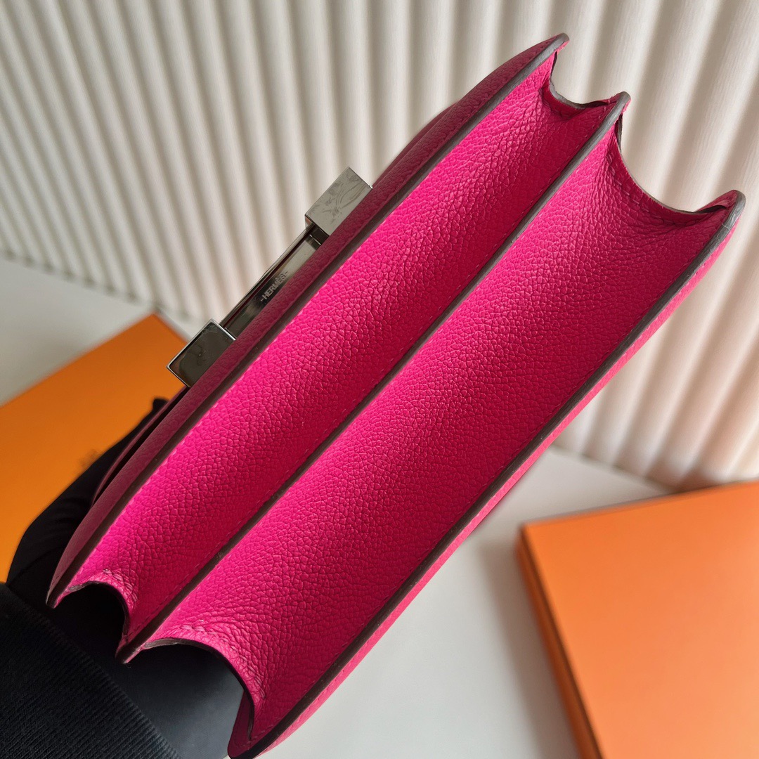 愛馬仕康康的刻印在哪 Hermès Constance 18 Evercolor 0D Rose Mexico墨西哥粉拼亮面焦糖色鱷魚扣