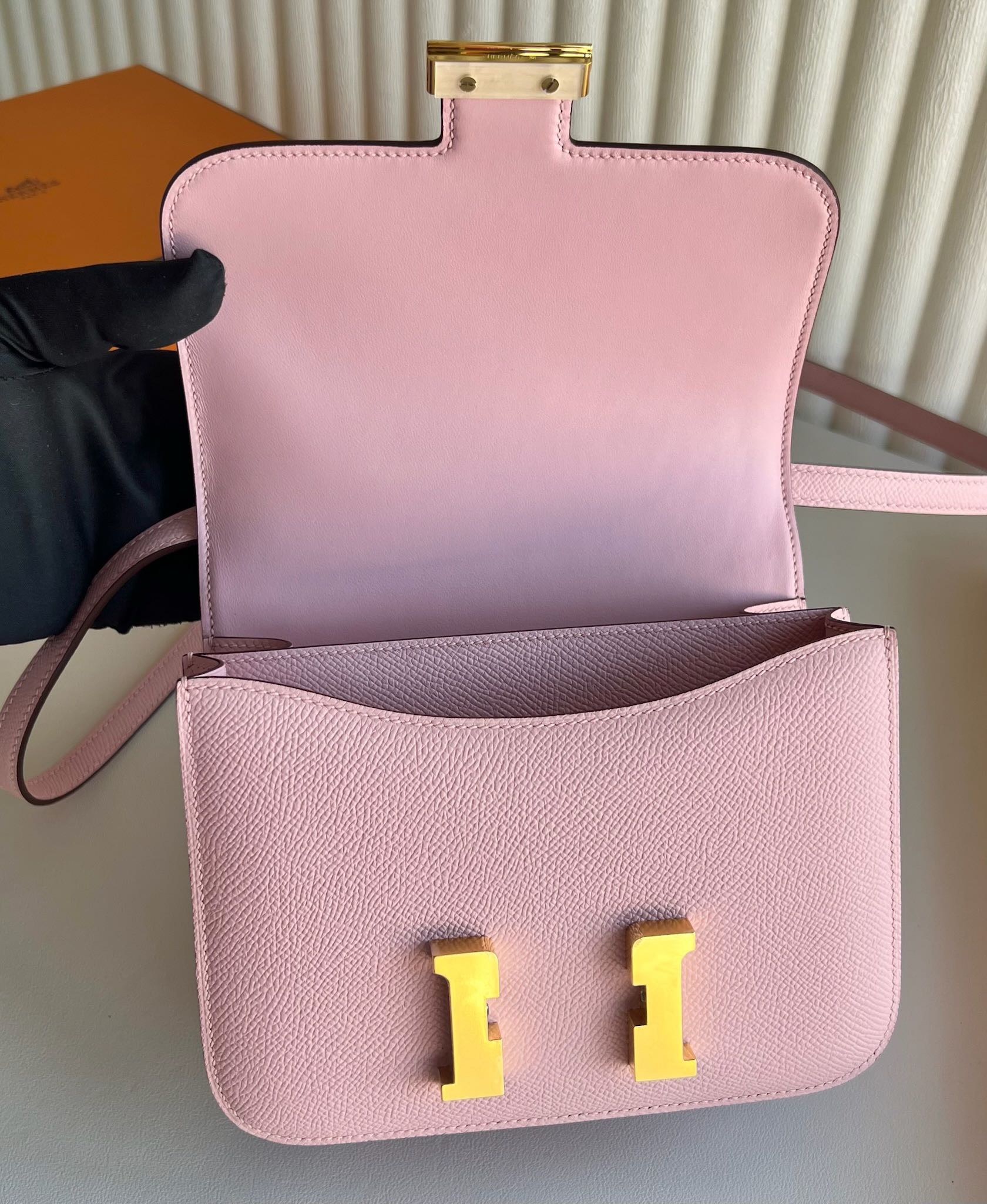 愛馬仕空姐包哪個顏色好看 Hermès Constance 18 Epsom 3Q Rose Sakura 新粉色櫻花粉金色五金