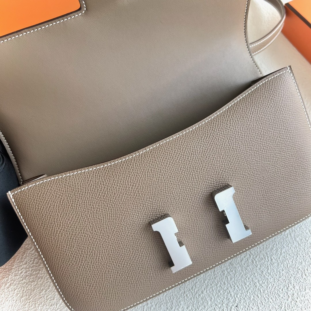 愛馬仕經典女包價格 Hermès Constance Elan 镜子款 Epsom Etoupe大象灰 銀色五金