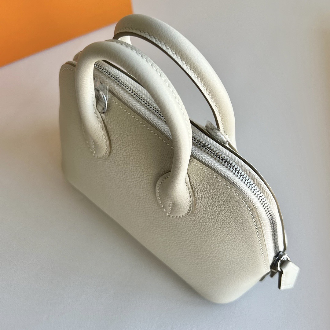 愛馬仕網香港旗艦店 Hermès 1923 Mini Bolide Evercolor Craie奶昔白 銀色五金