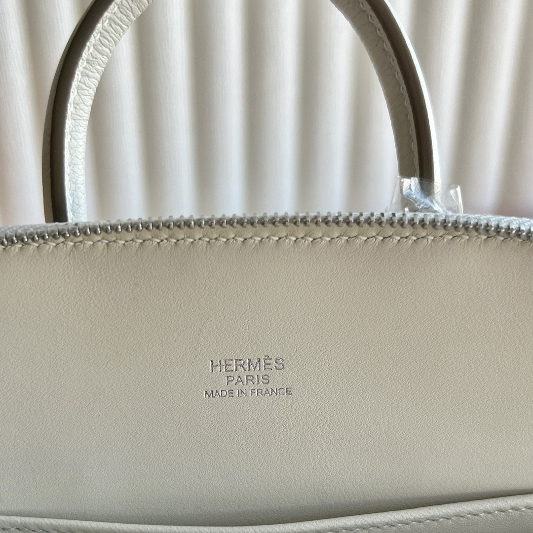 愛馬仕網香港旗艦店 Hermès 1923 Mini Bolide Evercolor Craie奶昔白 銀色五金
