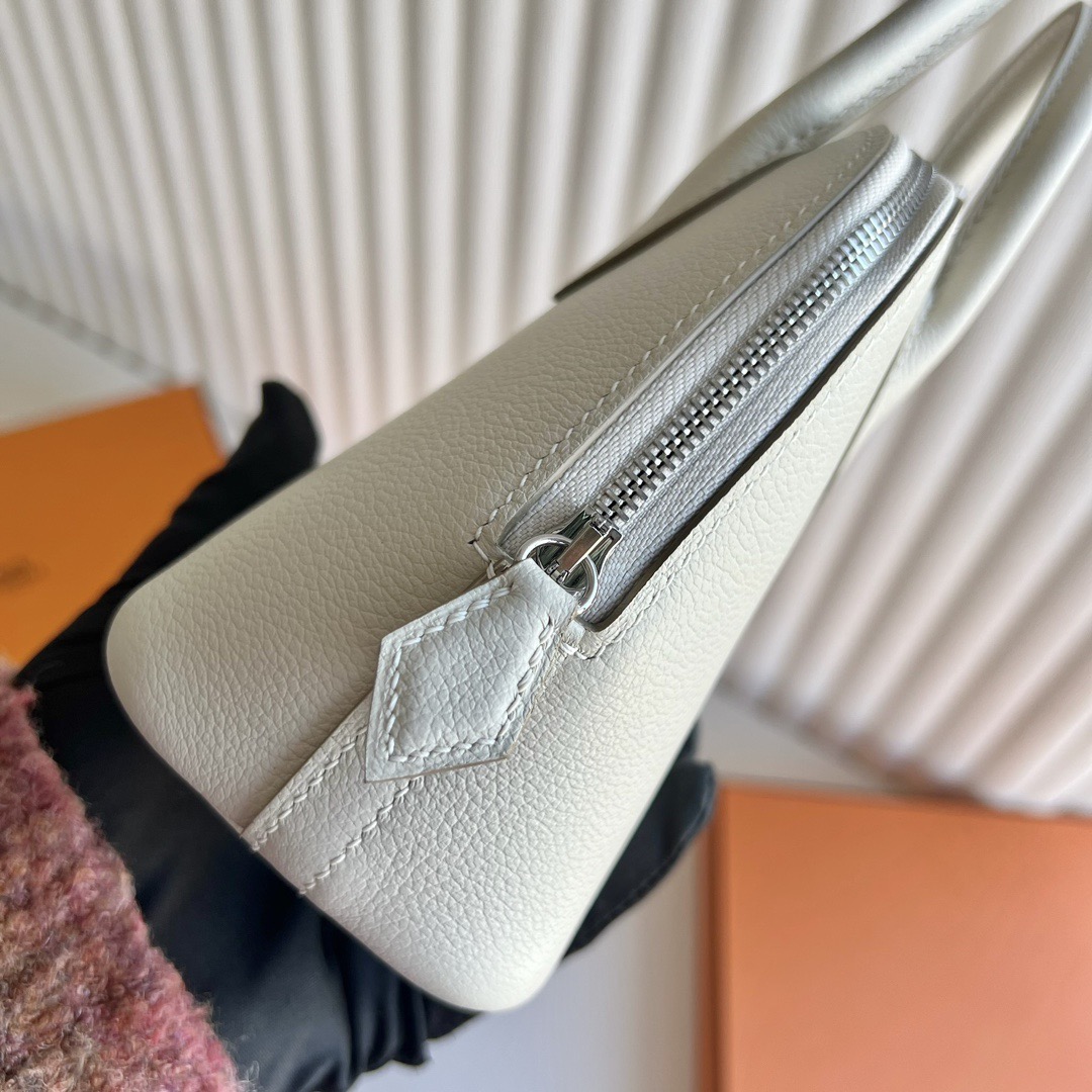 愛馬仕網香港旗艦店 Hermès 1923 Mini Bolide Evercolor Craie奶昔白 銀色五金