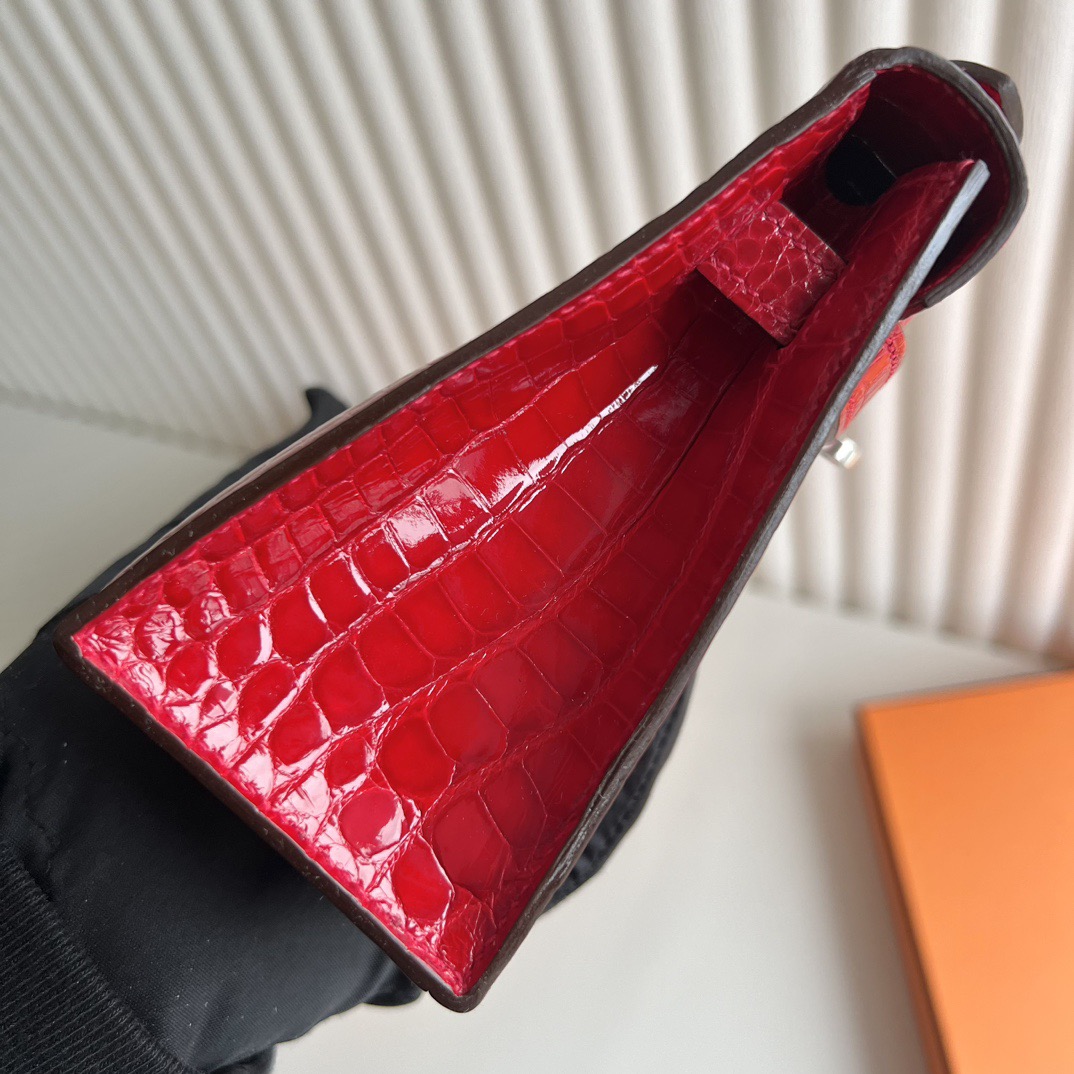 愛馬仕女包價格及圖片 Hermès Kelly Pochette 亮面美洲鱷魚皮Braise法拉利紅 銀色五金