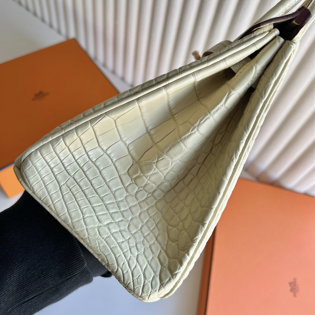 愛馬仕鉑金包25寸專櫃價格 Hermès Birkin 25 霧面美洲鱷魚皮Y1 Vanille 香草色 金色五金