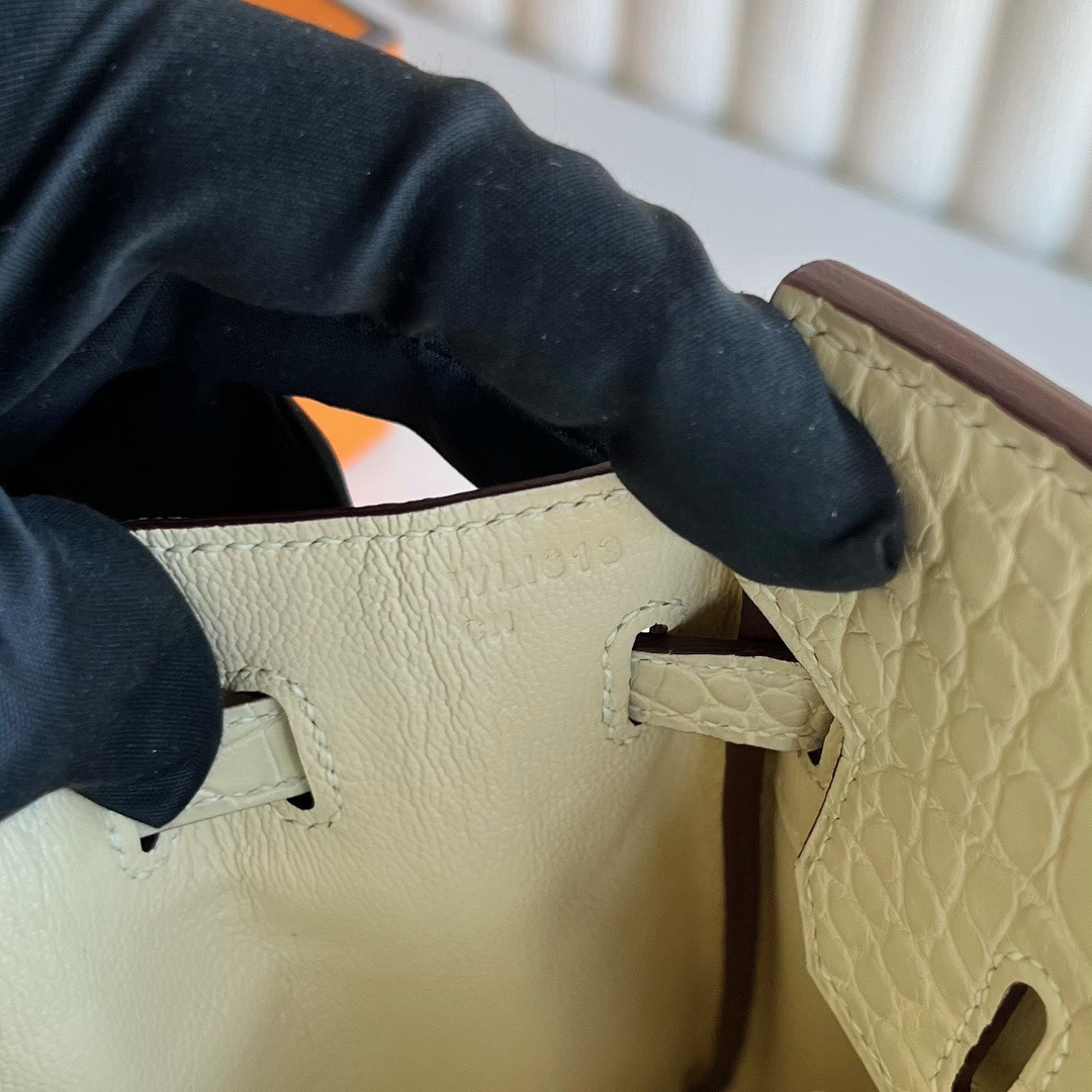 愛馬仕鉑金包25寸專櫃價格 Hermès Birkin 25 霧面美洲鱷魚皮Y1 Vanille 香草色 金色五金