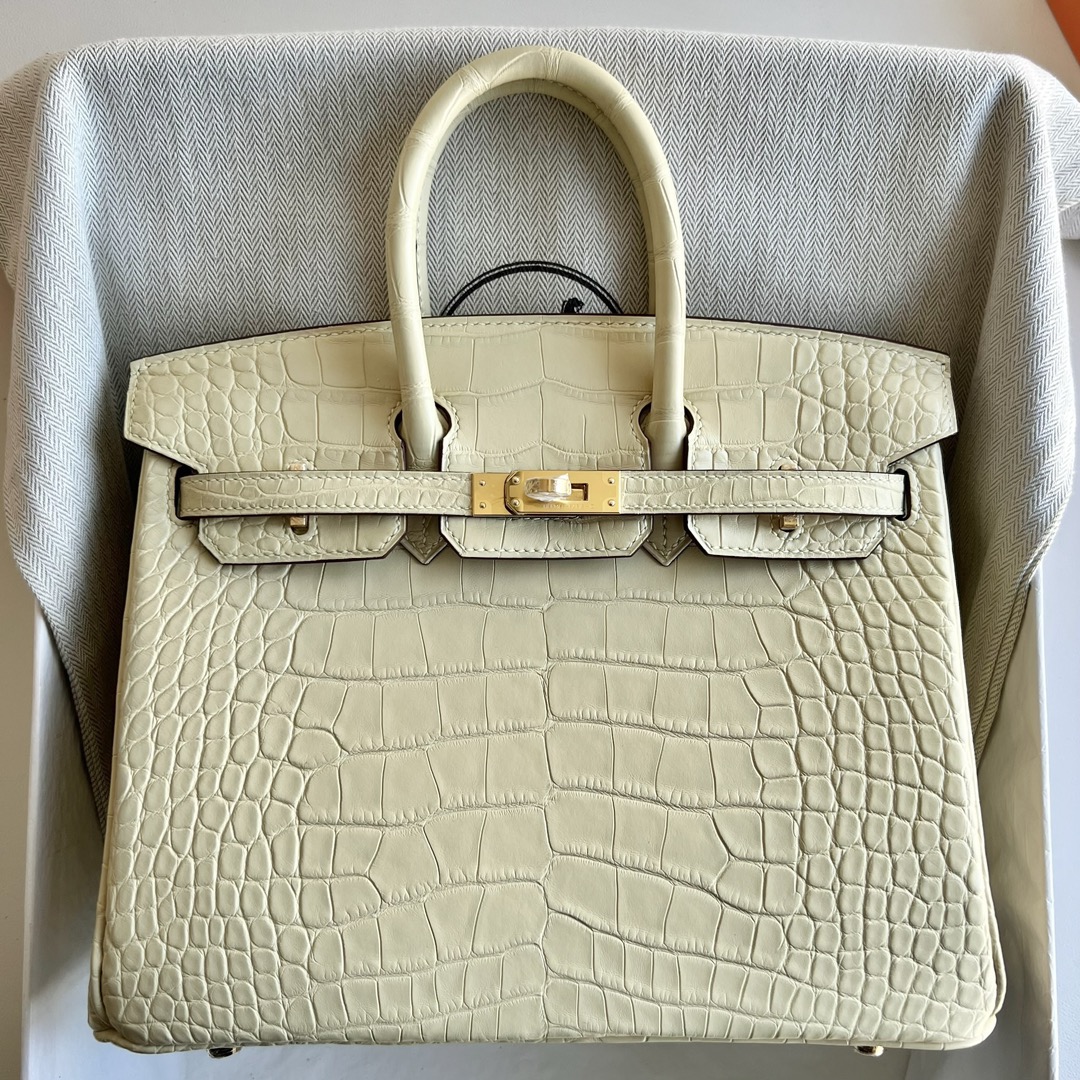 愛馬仕鉑金包25寸專櫃價格 Hermès Birkin 25 霧面美洲鱷魚皮Y1 Vanille 香草色 金色五金