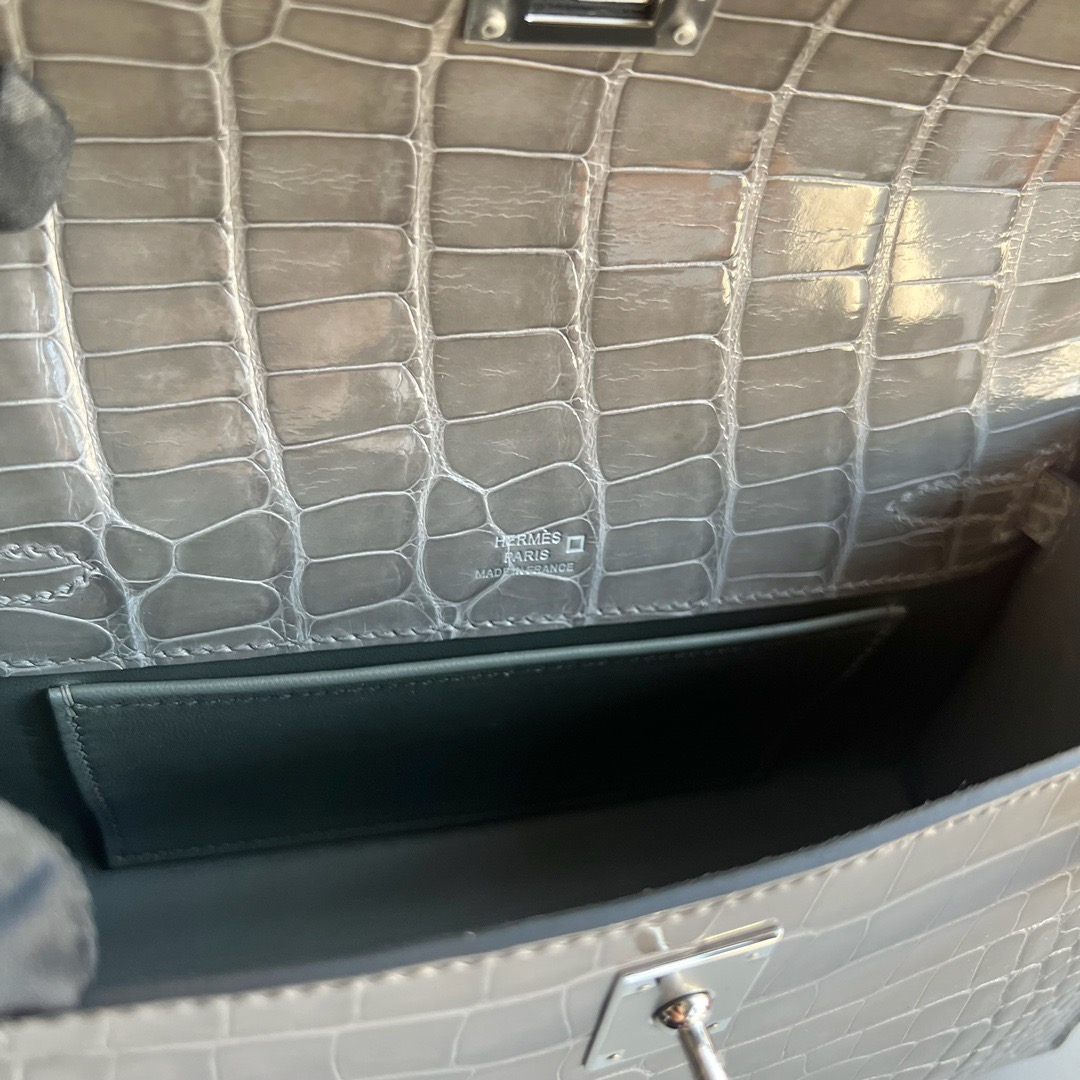 愛馬仕凱莉包一代 Hermès Kelly Pochette 亮面方塊美洲鱷魚皮CK0V Gris Ciment 水晶灰-Qatar Kuwait Hermes Birkin Kelly Lindy bag 愛馬仕凱莉包一代 Hermès Kelly Pochette 亮面方塊美洲鱷魚皮CK0V Gris Ciment 水晶灰