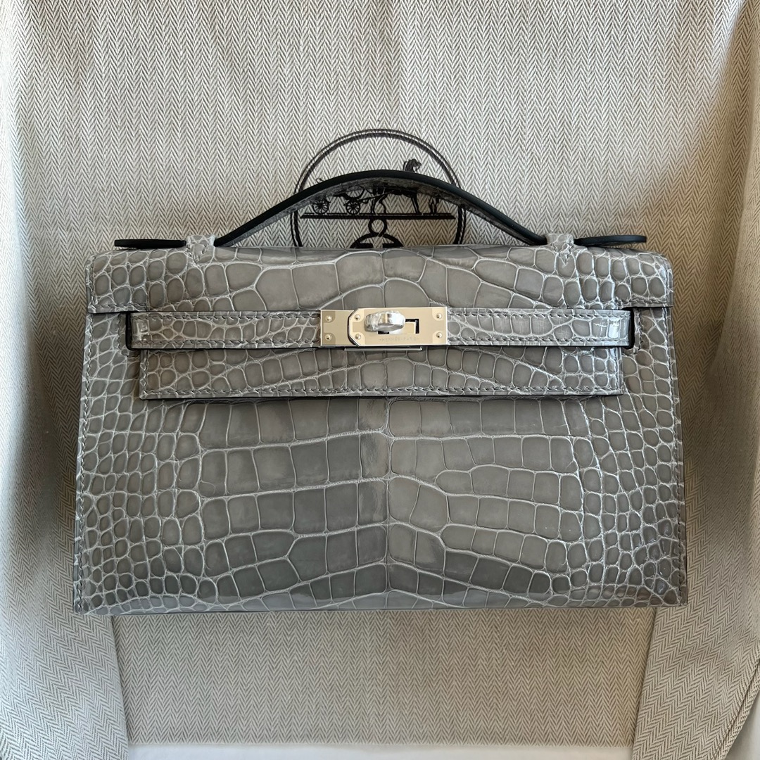 愛馬仕凱莉包一代 Hermès Kelly Pochette 亮面方塊美洲鱷魚皮CK0V Gris Ciment 水晶灰-Qatar Kuwait Hermes Birkin Kelly Lindy bag 愛馬仕凱莉包一代 Hermès Kelly Pochette 亮面方塊美洲鱷魚皮CK0V Gris Ciment 水晶灰