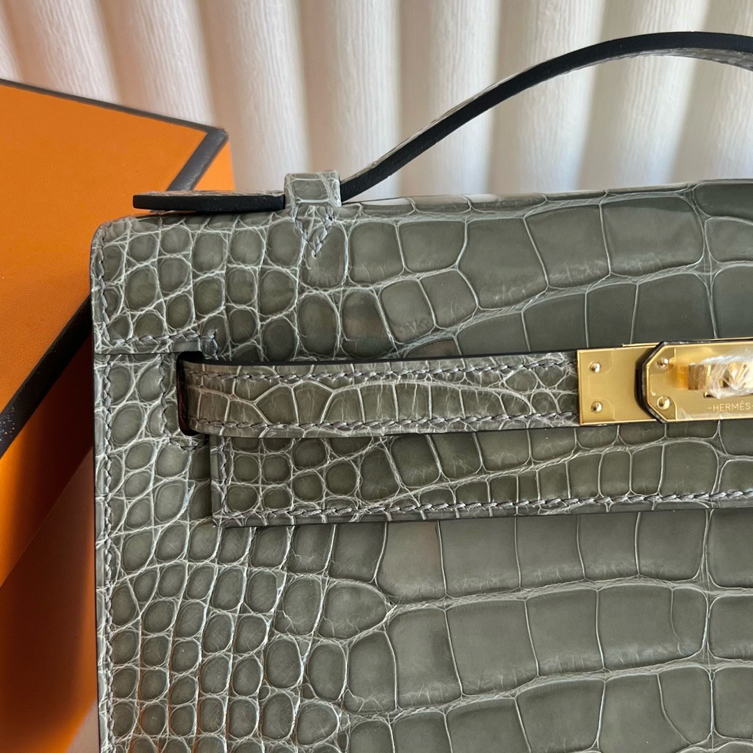愛馬仕迷你凱莉包一代 Hermès Kelly Pochette 亮面美洲鱷魚皮顏色 Griss Tourterelle 斑鳩灰金色五金