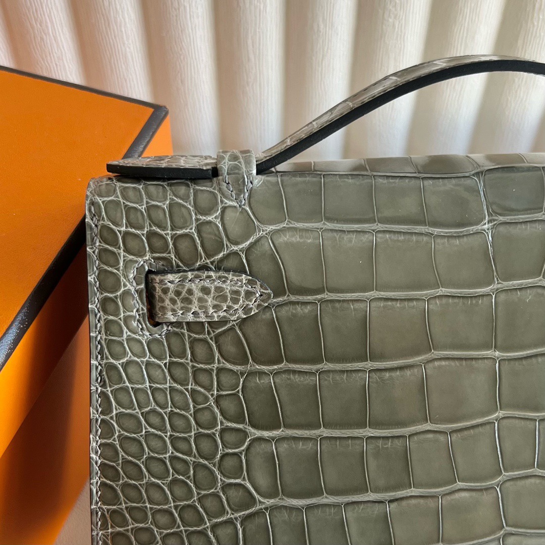 愛馬仕迷你凱莉包一代 Hermès Kelly Pochette 亮面美洲鱷魚皮顏色 Griss Tourterelle 斑鳩灰金色五金