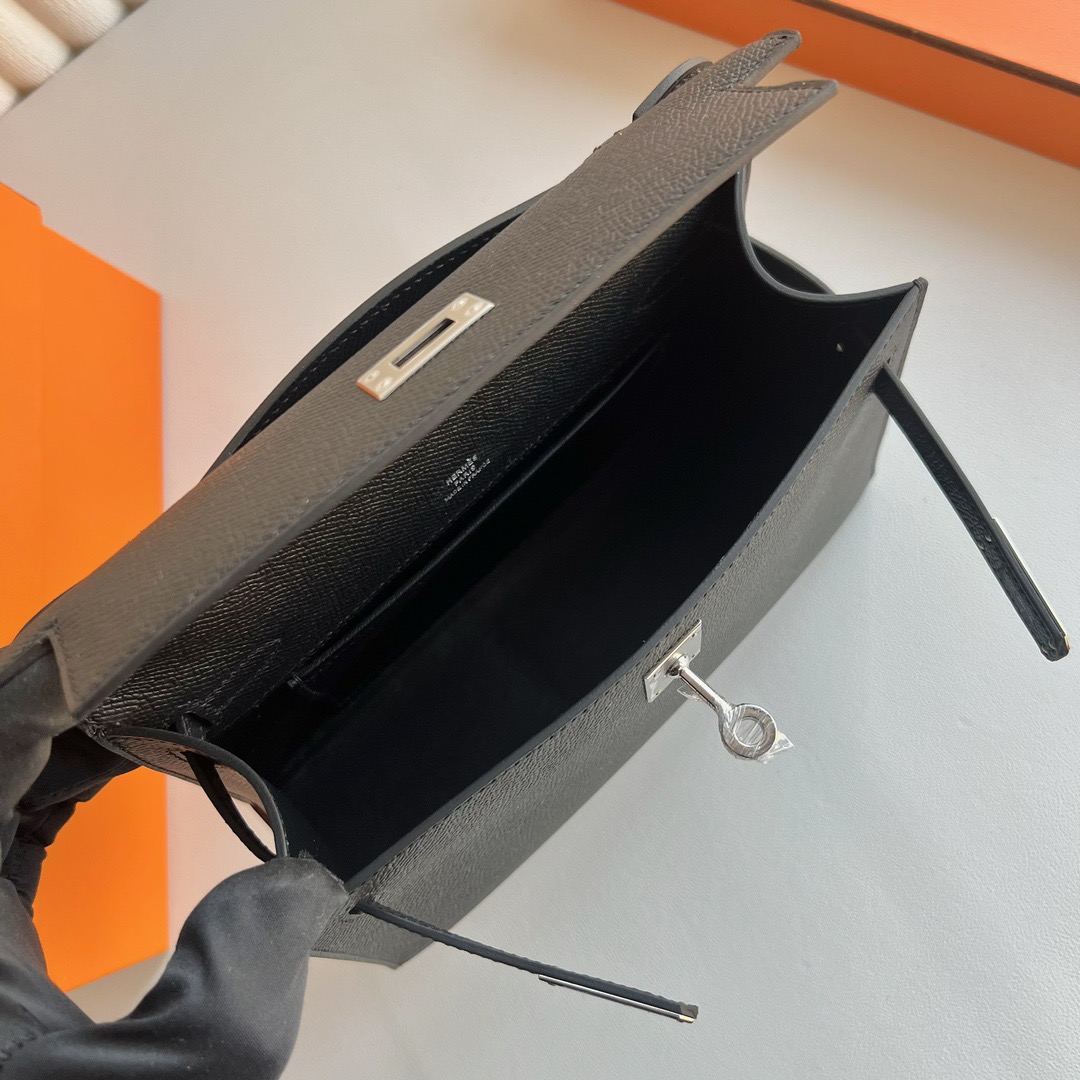 愛馬仕凱莉包包一代細節圖 Hermès Kelly Pochette Epsom Leather 黑色銀色五金