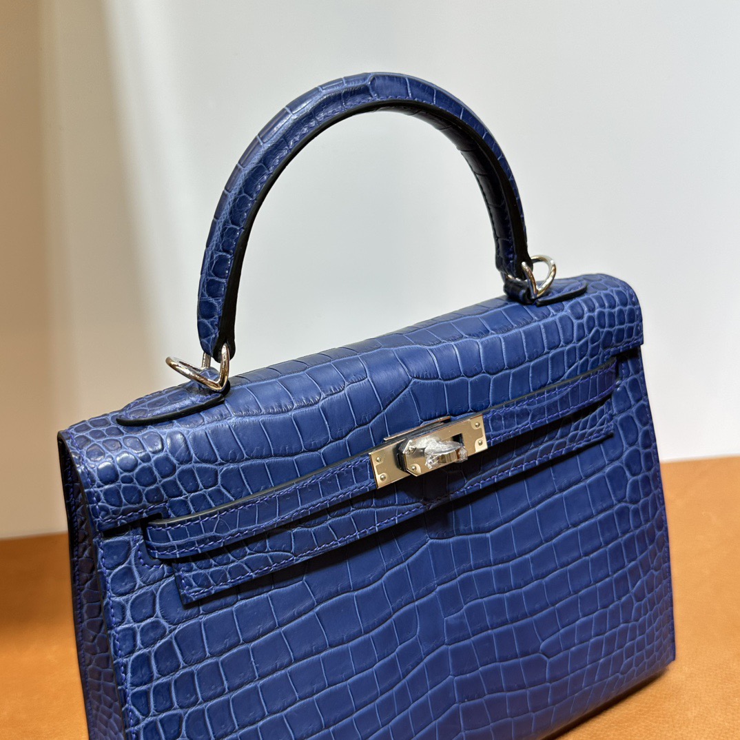 愛馬仕凱莉包25多少錢 Hermes Kelly 25 Aizome特殊藍染 霧面“V”倒V灣鱷鱷魚皮銀色五金