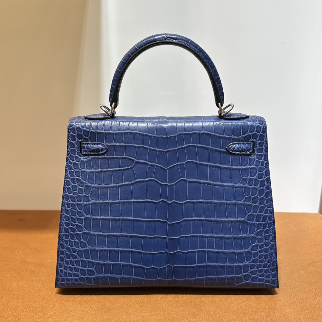 愛馬仕凱莉包25多少錢 Hermes Kelly 25 Aizome特殊藍染 霧面“V”倒V灣鱷鱷魚皮銀色五金
