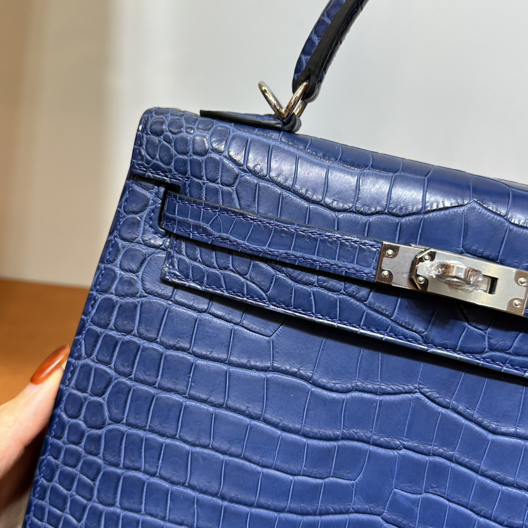 愛馬仕凱莉包25多少錢 Hermes Kelly 25 Aizome特殊藍染 霧面“V”倒V灣鱷鱷魚皮銀色五金