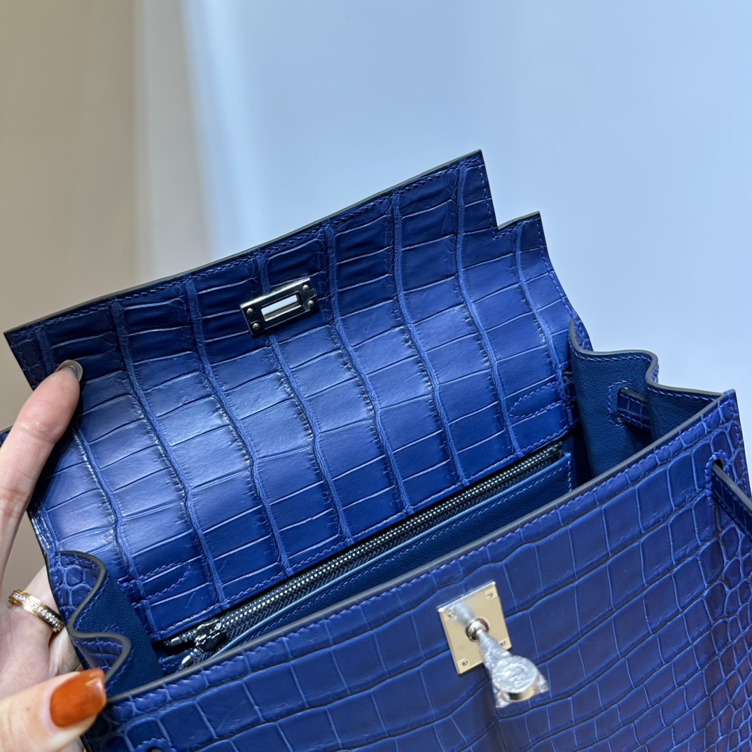 愛馬仕凱莉包25多少錢 Hermes Kelly 25 Aizome特殊藍染 霧面“V”倒V灣鱷鱷魚皮銀色五金