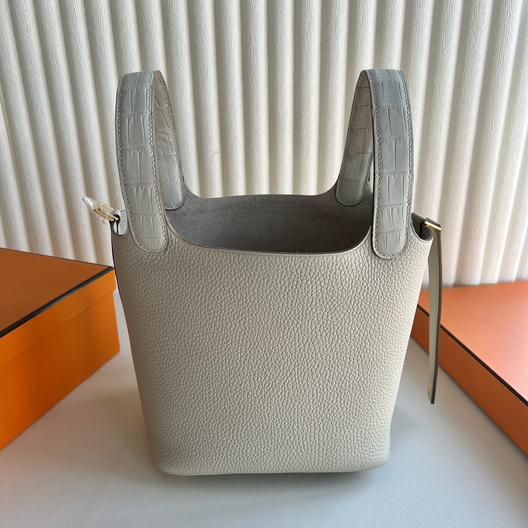 愛馬仕菜籃子包包圖片 Hermes Picotin Lock 18 Touch Clemence拼霧面“口“方塊美洲鱷魚皮 8L Béton冰川白金色五金