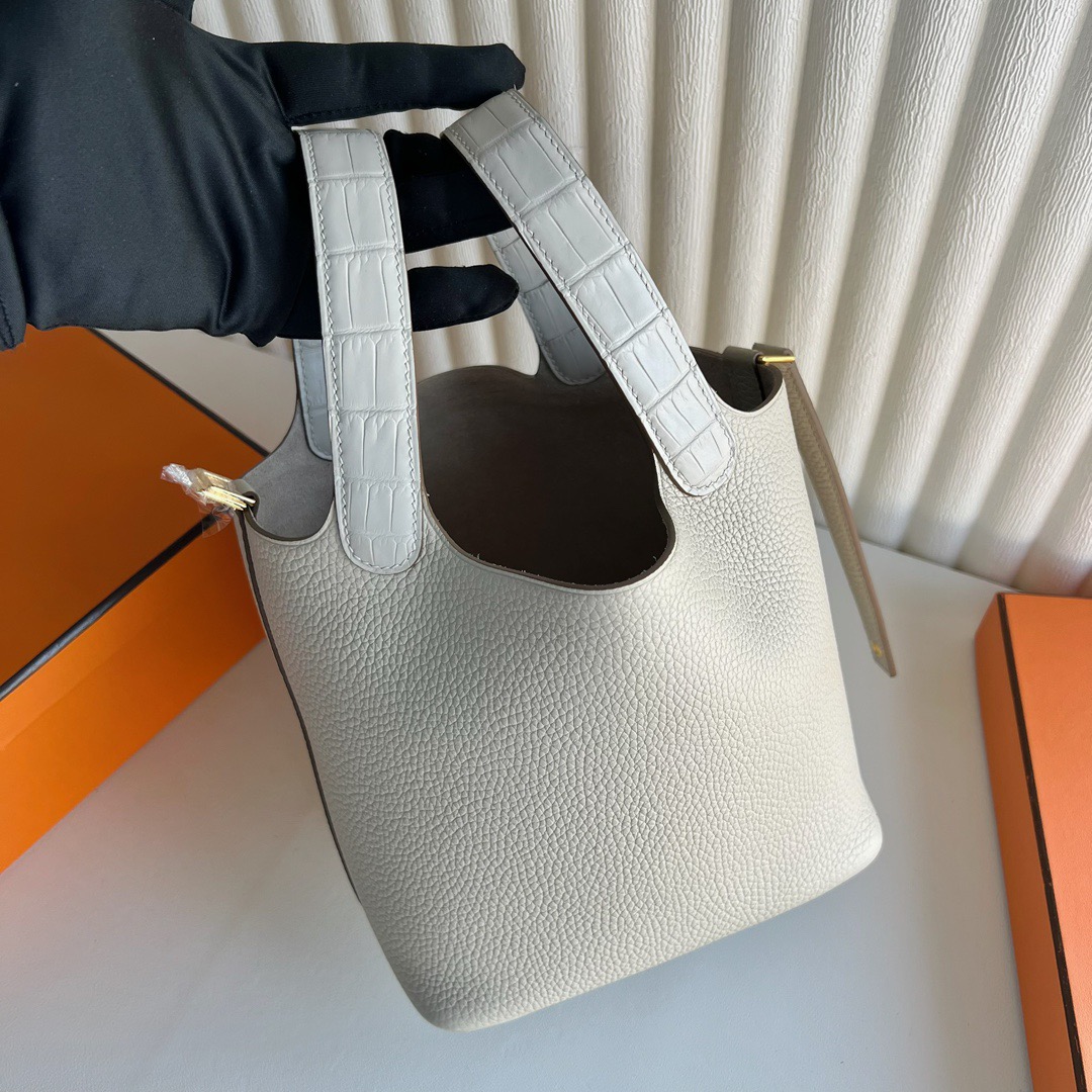 愛馬仕菜籃子包包圖片 Hermes Picotin Lock 18 Touch Clemence拼霧面“口“方塊美洲鱷魚皮 8L Béton冰川白金色五金