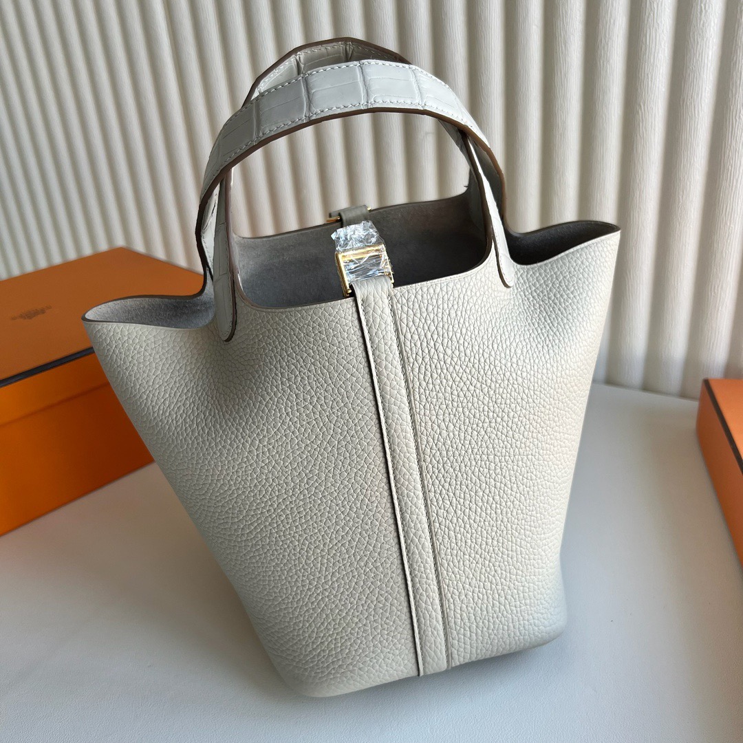 愛馬仕菜籃子包包圖片 Hermes Picotin Lock 18 Touch Clemence拼霧面“口“方塊美洲鱷魚皮 8L Béton冰川白金色五金