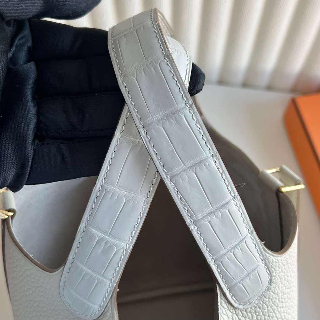 愛馬仕菜籃子包包圖片 Hermes Picotin Lock 18 Touch Clemence拼霧面“口“方塊美洲鱷魚皮 8L Béton冰川白金色五金