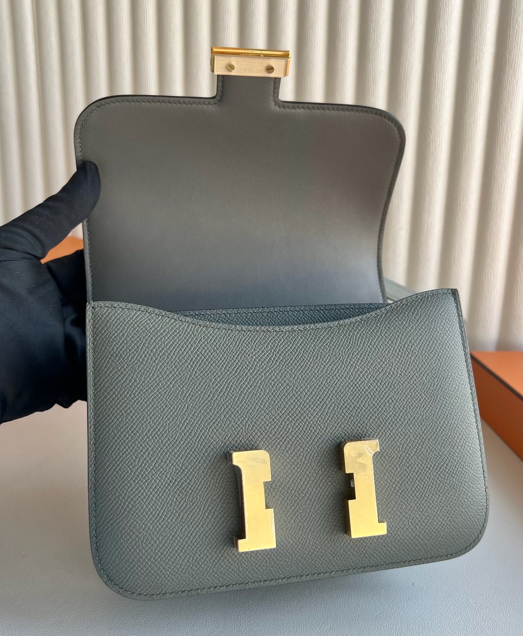 愛馬仕康康包網站售價 Hermes Constance 18 Epsom 0L Gris Meyer 積雨雲灰金色五金