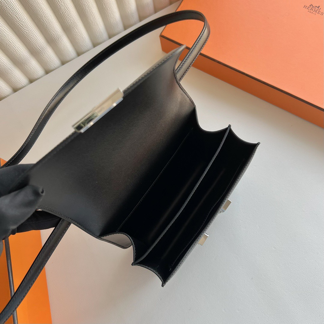 愛馬仕康康包官方圖片Hermes Constance 18 Box CK89 Noir 黑色拼蜥蜴扣銀色五金