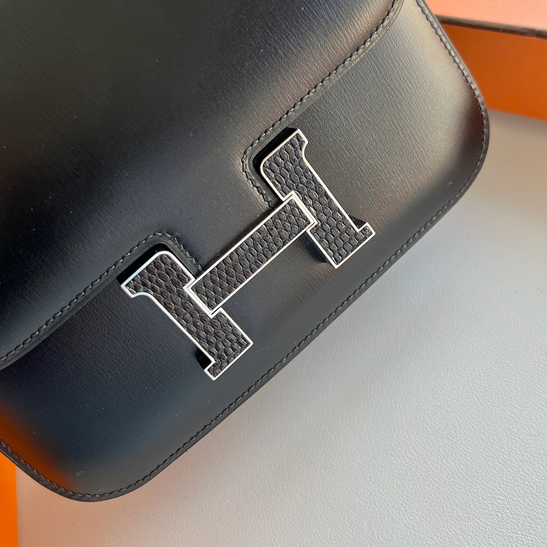 愛馬仕康康包官方圖片Hermes Constance 18 Box CK89 Noir 黑色拼蜥蜴扣銀色五金