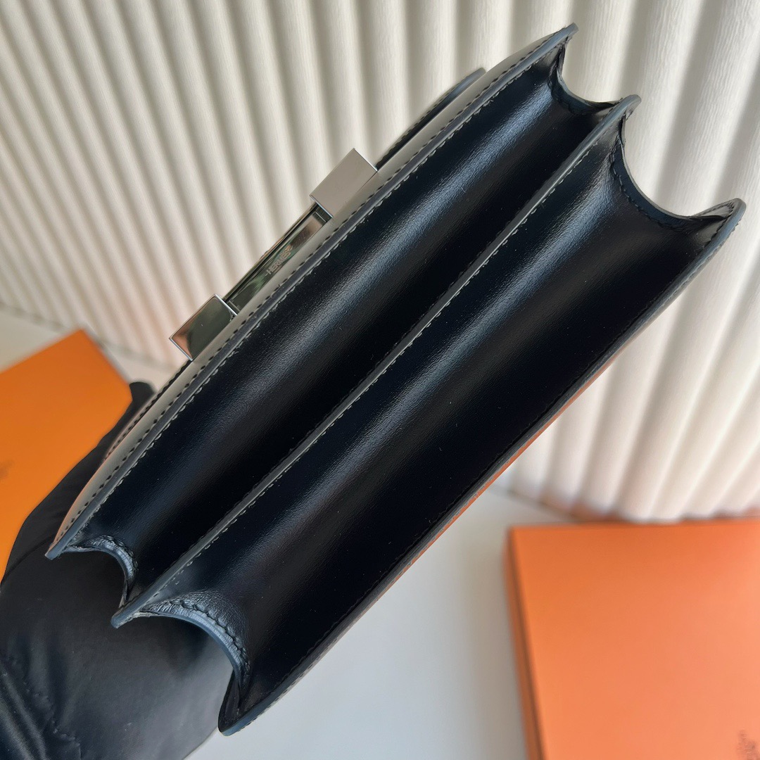 愛馬仕康康包官方圖片Hermes Constance 18 Box CK89 Noir 黑色拼蜥蜴扣銀色五金