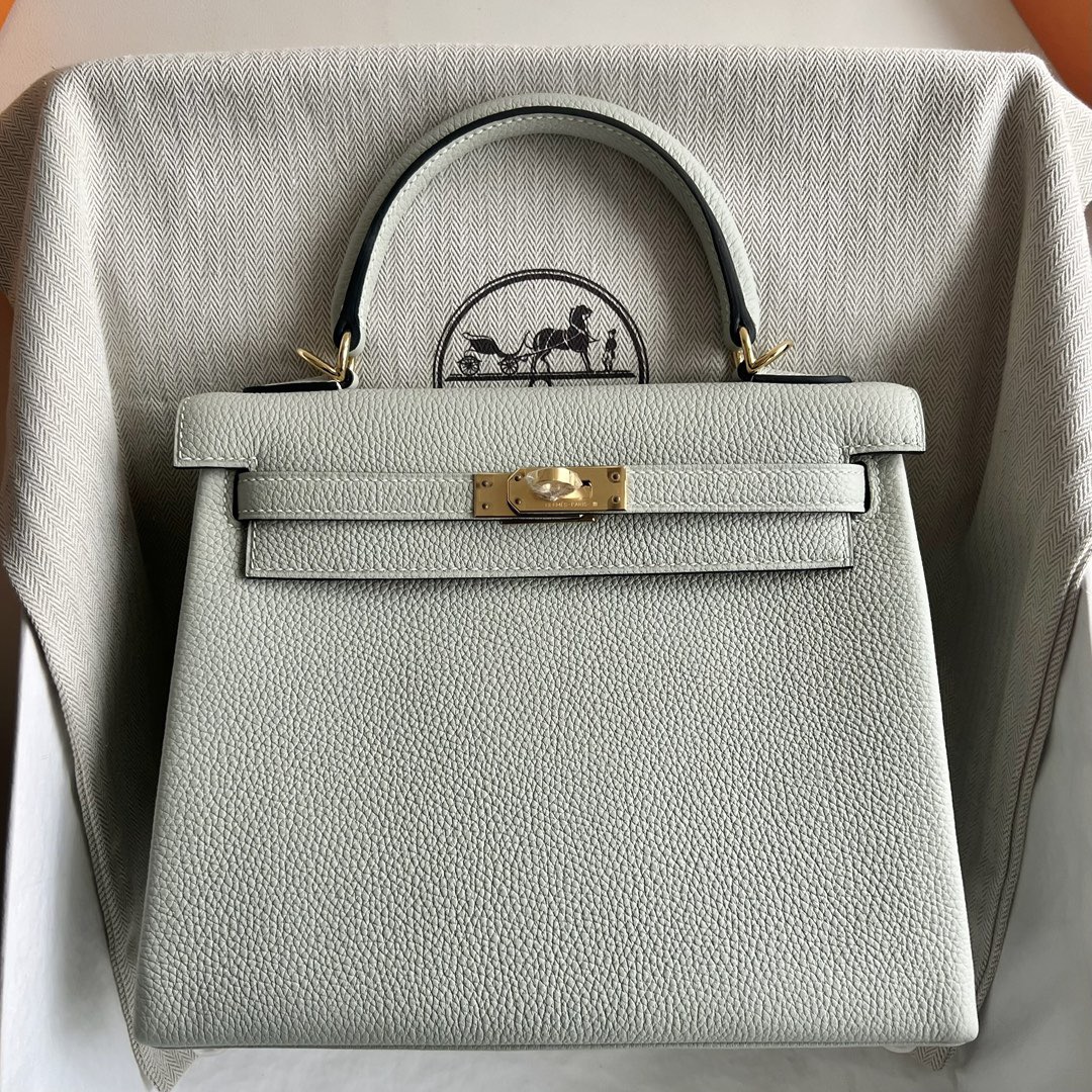 愛馬仕凱莉包包圖片及價格 Hermes Kelly 25 Togo W0 Gris Neve 冰晶灰金色五金-Qatar Kuwait Hermes Birkin Kelly Lindy bag 愛馬仕凱莉包包圖片及價格 Hermes Kelly 25 Togo W0 Gris Neve 冰晶灰金色五金