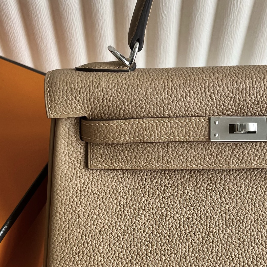 愛馬仕凱莉包包圖片及價格Hermes Kelly 25 Togo 0M Chai奶茶色銀色五金