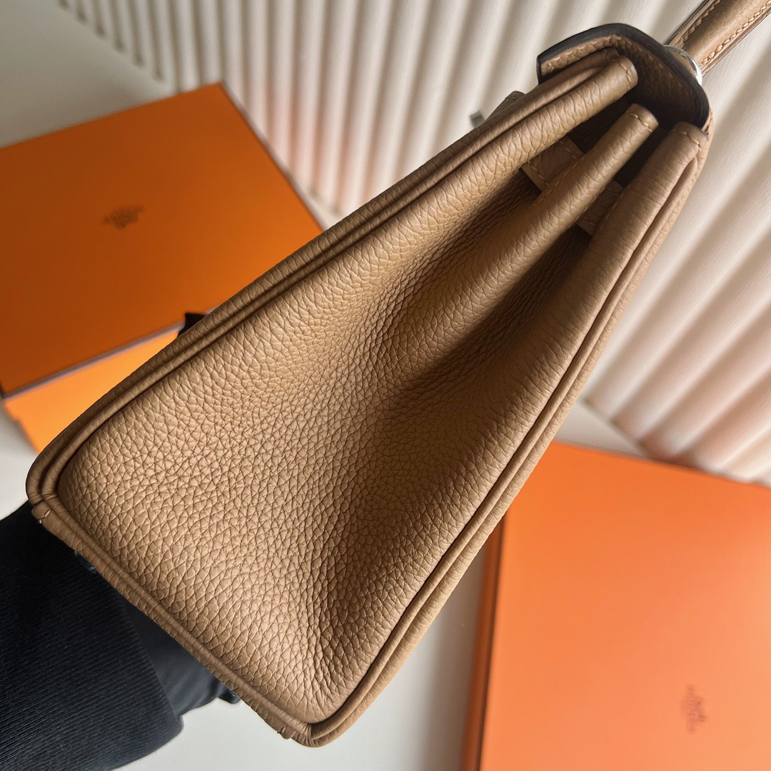 愛馬仕凱莉包包圖片及價格Hermes Kelly 25 Togo 0M Chai奶茶色銀色五金
