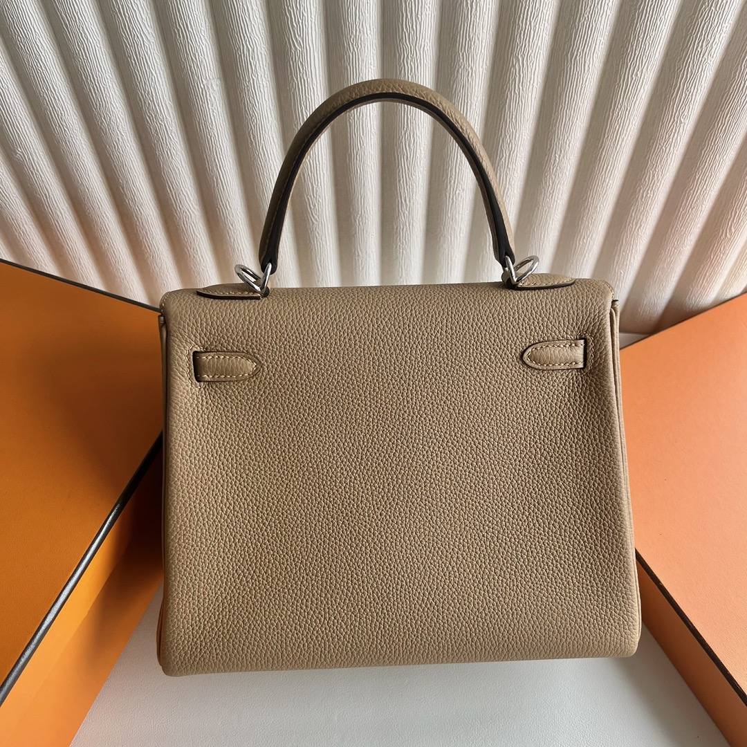 愛馬仕凱莉包包圖片及價格Hermes Kelly 25 Togo 0M Chai奶茶色銀色五金