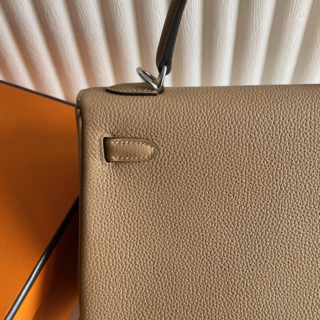 愛馬仕凱莉包包圖片及價格Hermes Kelly 25 Togo 0M Chai奶茶色銀色五金