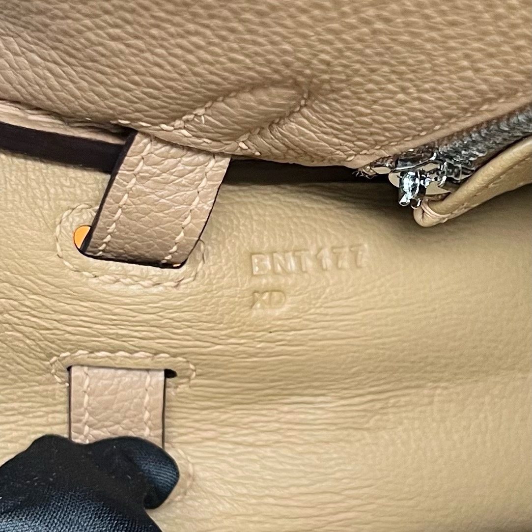 愛馬仕凱莉包包圖片及價格Hermes Kelly 25 Togo 0M Chai奶茶色銀色五金