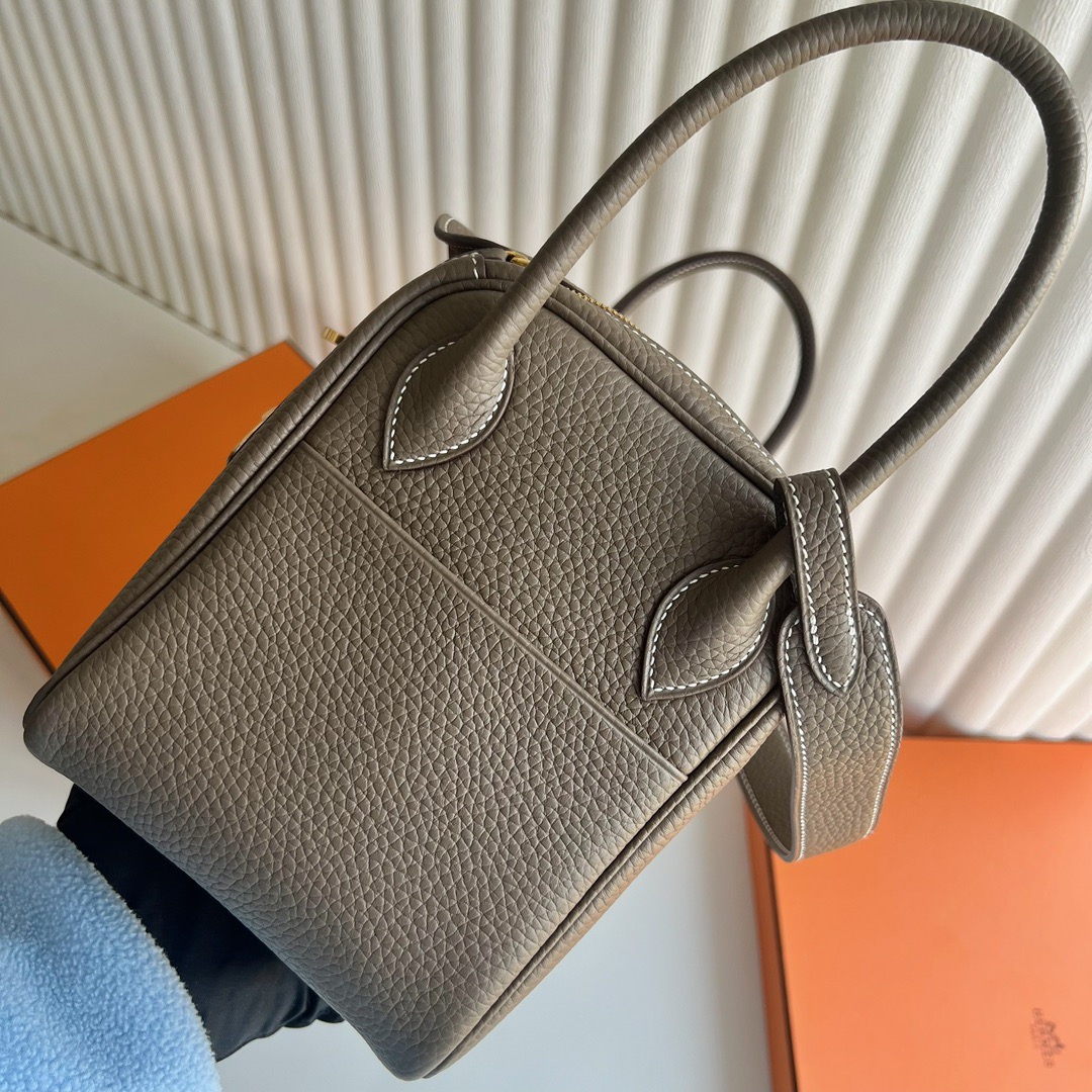 愛馬仕女包琳迪包用的什麼皮 Hermes Lindy 26 Clemence Ck18 Etoupe大象灰金色五金