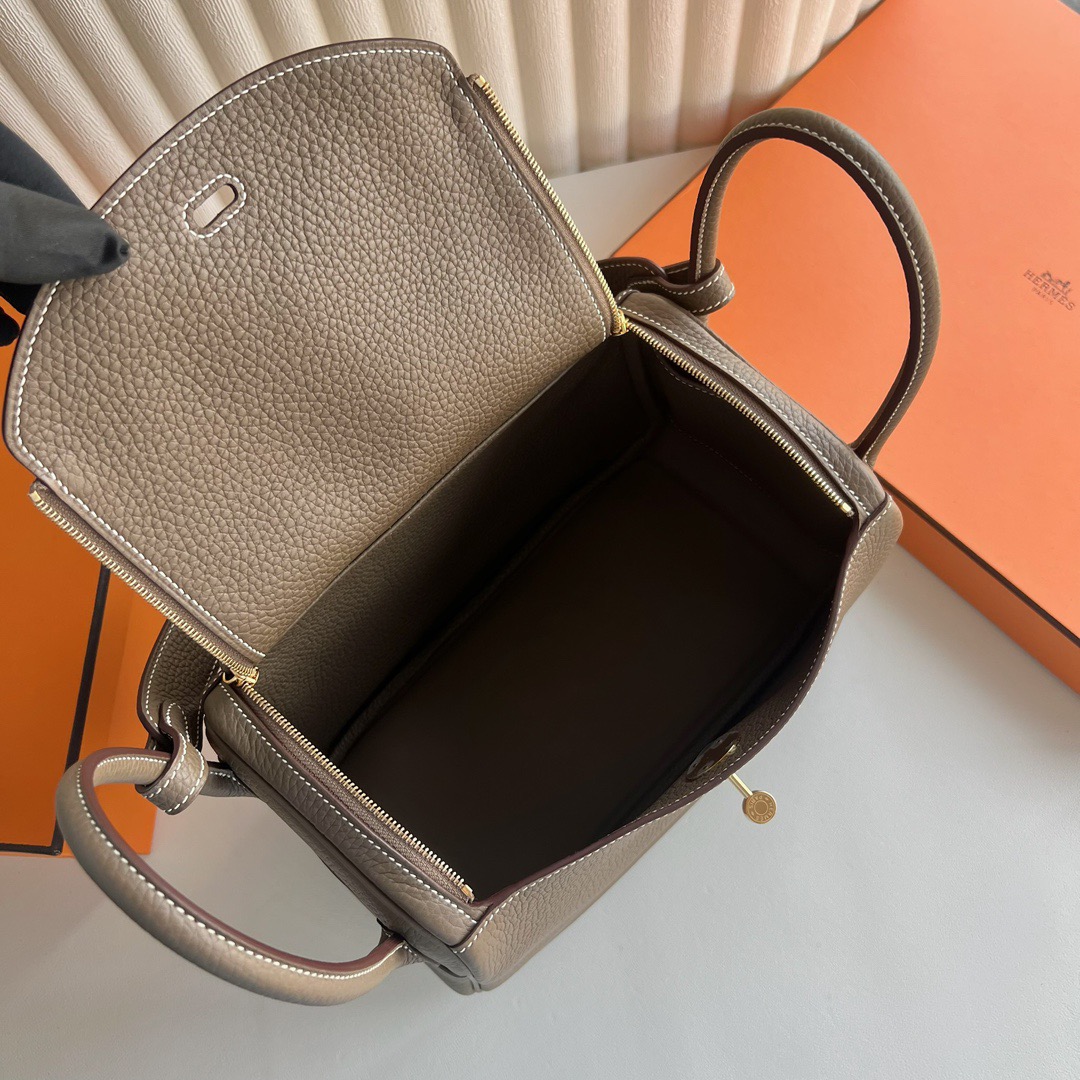 愛馬仕女包琳迪包用的什麼皮 Hermes Lindy 26 Clemence Ck18 Etoupe大象灰金色五金