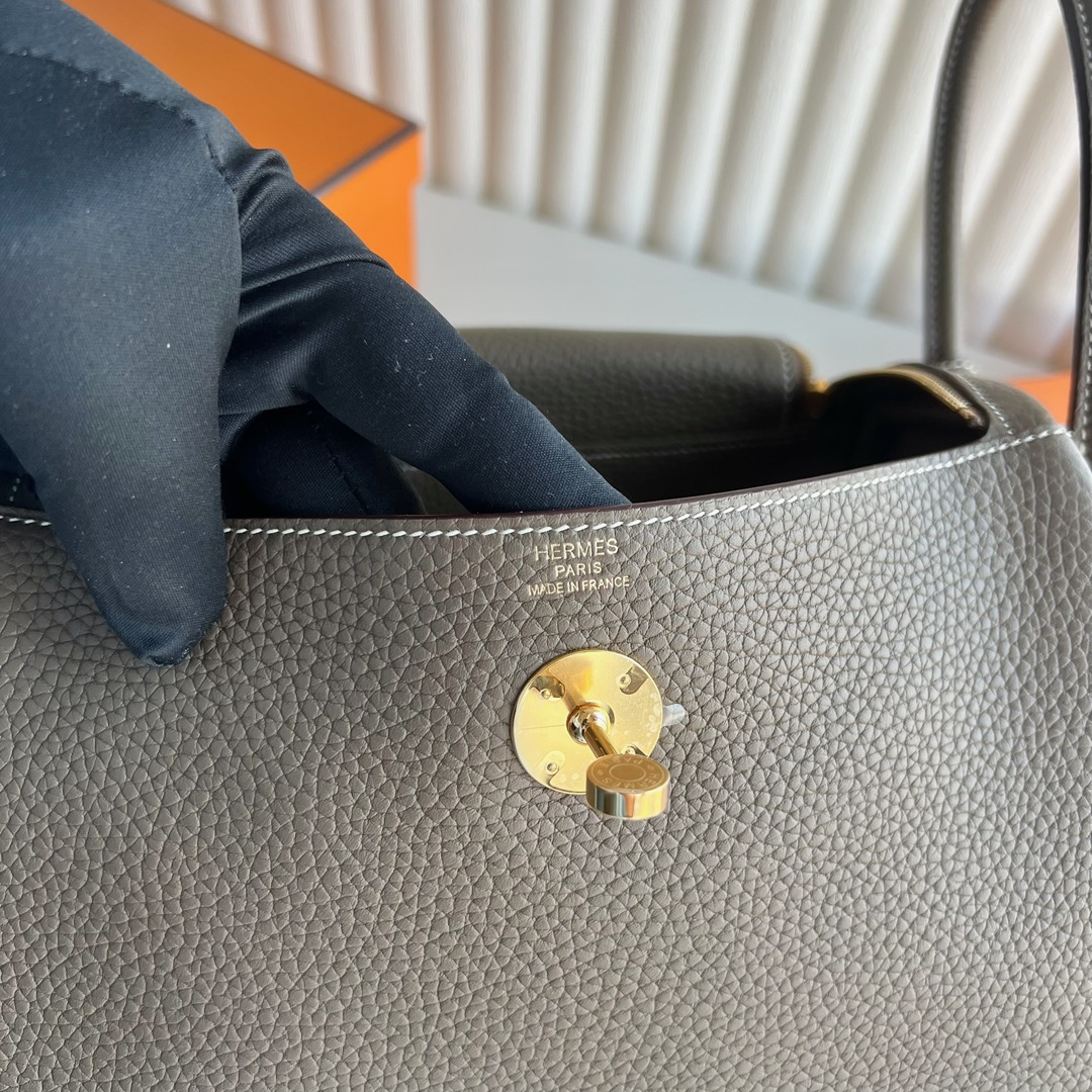 愛馬仕女包琳迪包用的什麼皮 Hermes Lindy 26 Clemence Ck18 Etoupe大象灰金色五金