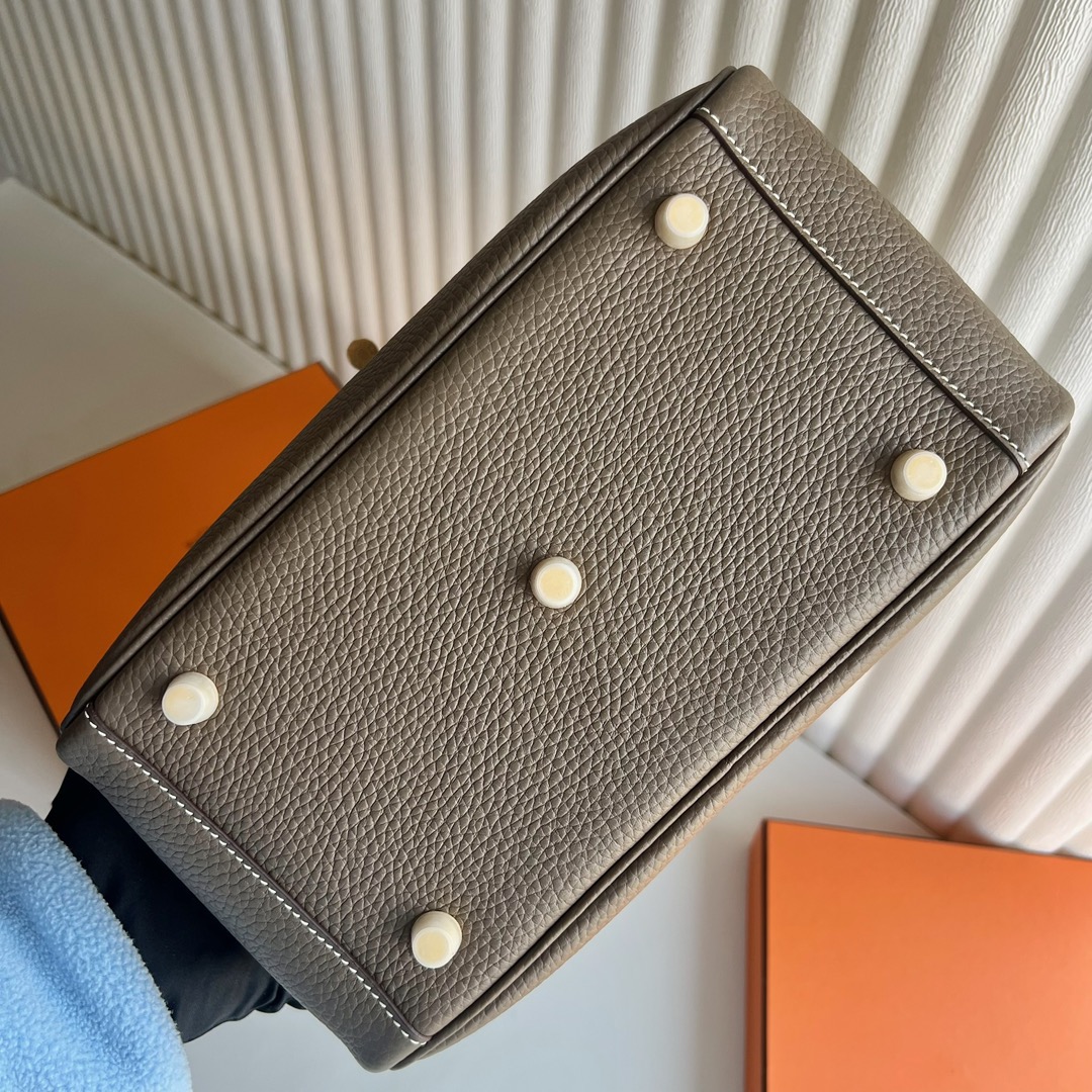 愛馬仕女包琳迪包用的什麼皮 Hermes Lindy 26 Clemence Ck18 Etoupe大象灰金色五金