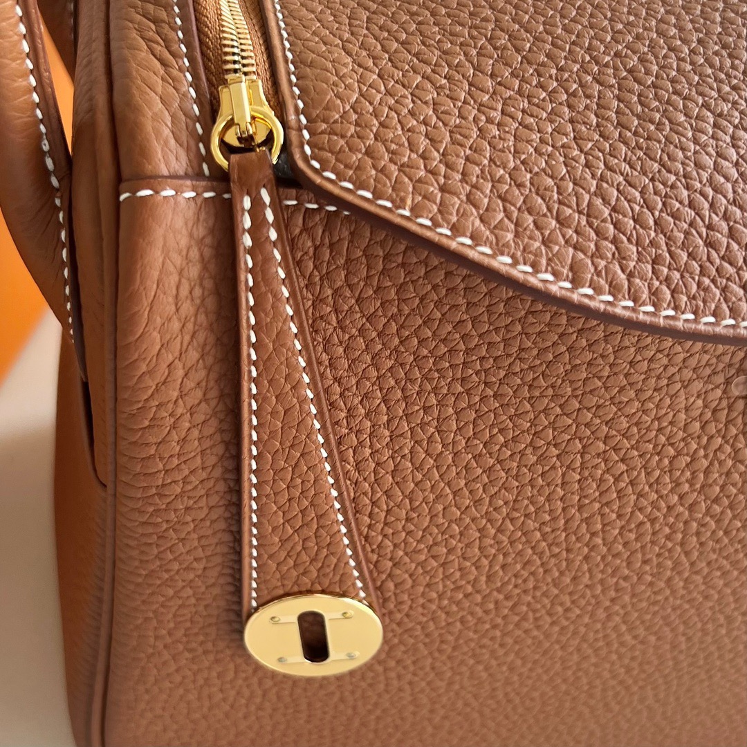 愛馬仕琳迪包logo在哪裡 Hermes Lindy 26 Clemence Gold金棕色 金色五金