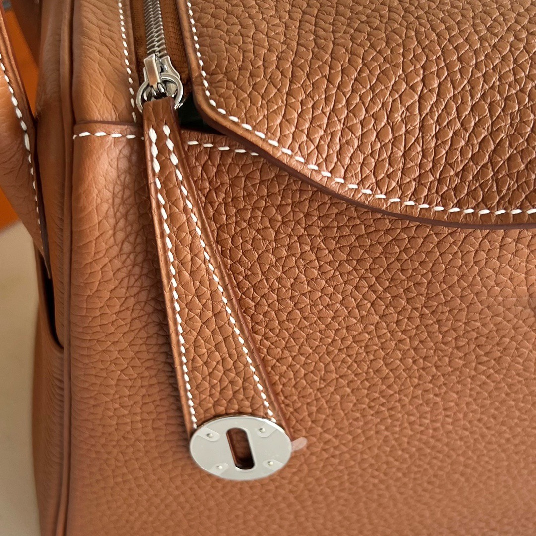 愛馬仕琳迪包26價格 Hermes Lindy 26 Clemence Gold 金棕色 銀色五金