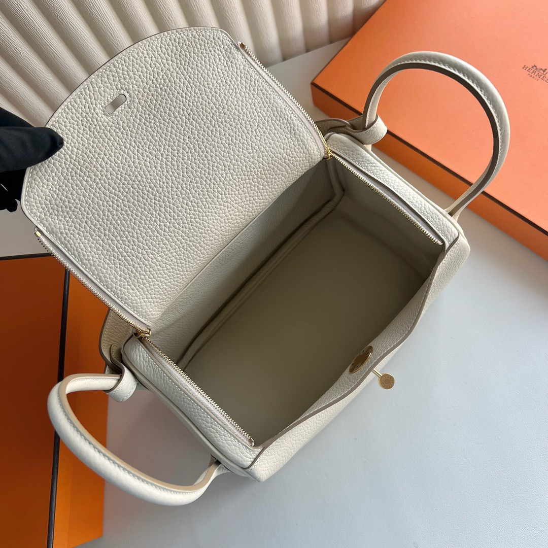 愛馬仕包包圖片大全 Hermes Lindy 26 Clemence Ck10 Craie奶昔白金色五金