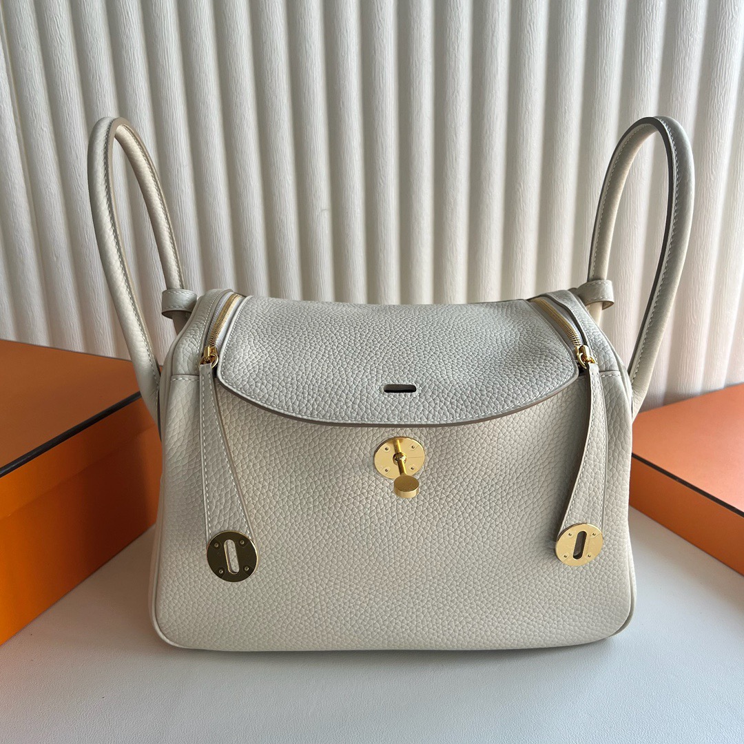 愛馬仕包包圖片大全 Hermes Lindy 26 Clemence Ck10 Craie奶昔白金色五金